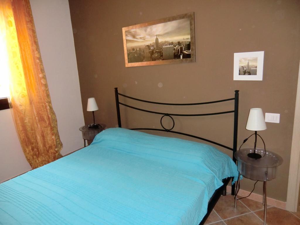 La Casa Felice Appartamenti Chia Phòng bức ảnh